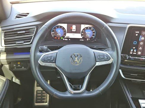 Used 2024 Volkswagen Atlas Cross Sport SEL R-Line AWD/4WD image 21