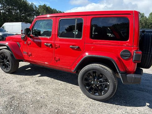 Used 2025 Jeep Wrangler Unlimited Sahara w/ Safety Group AWD/4WD image 10