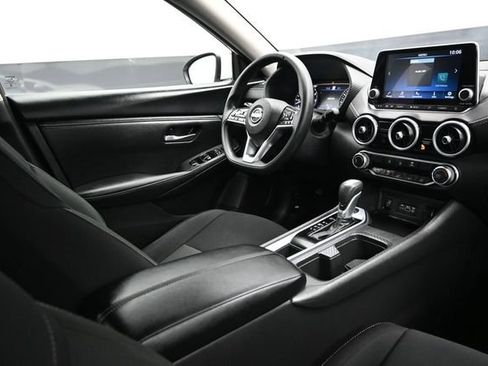 Used 2025 Nissan Sentra SV FWD image 17