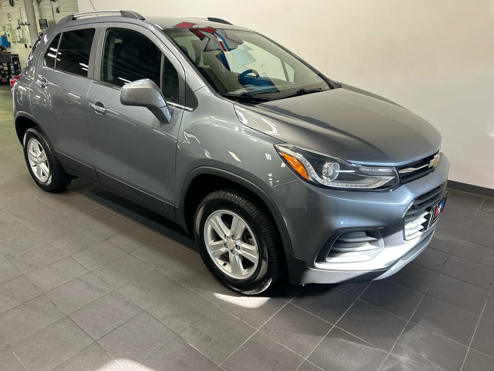 Used 2019 Chevrolet Trax LT w/ LT Convenience Package AWD/4WD image 2