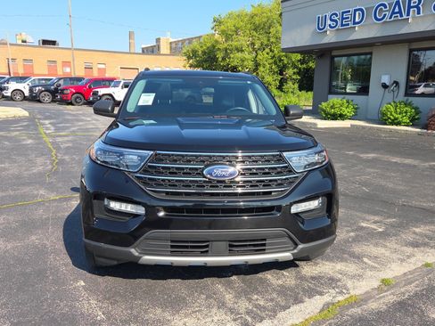 Used 2022 Ford Explorer XLT w/ Equipment Group 202A AWD/4WD image 2