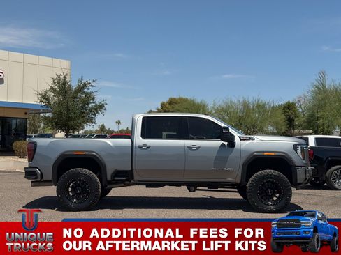 Used 2024 GMC Sierra 2500 AT4 w/ AT4 Preferred Package AWD/4WD image 4