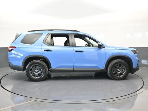 Used 2025 Honda Pilot TrailSport image 7