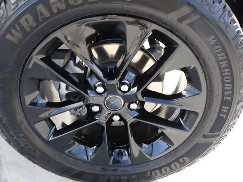 Used 2024 Jeep Wrangler Unlimited Sahara AWD/4WD image 50