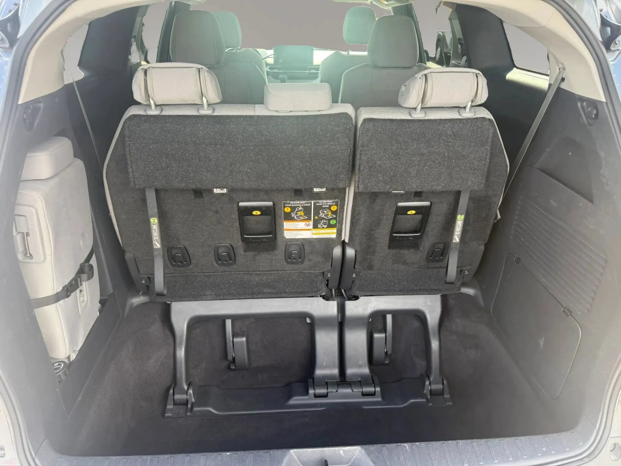 Used 2025 Toyota Sienna LE FWD image 23