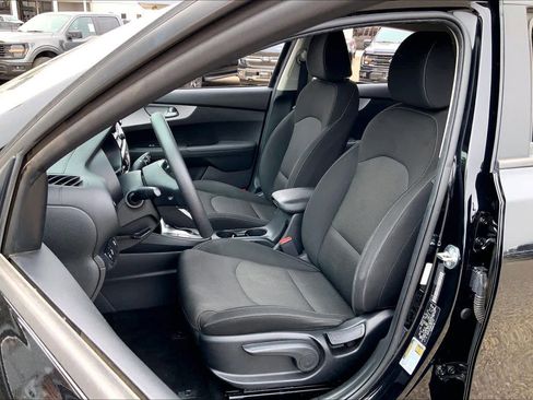 Certified 2023 Kia Forte LXS w/ LXS Technology Package FWD image 8
