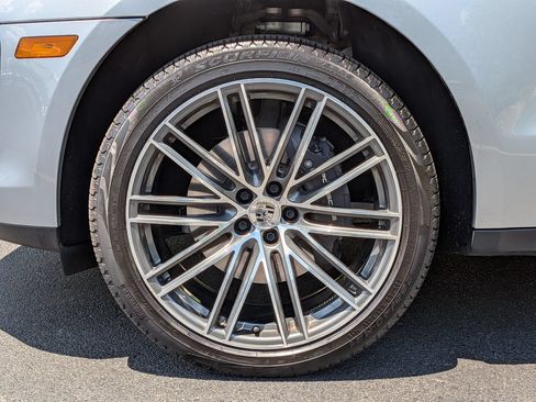 Certified 2025 Porsche Macan Turbo AWD/4WD image 36