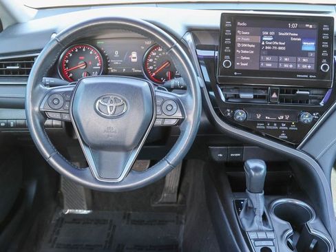 Used 2022 Toyota Camry XSE image 18