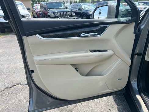 Used 2019 Cadillac XT5 AWD image 14