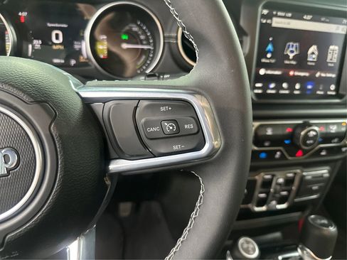 Used 2023 Jeep Wrangler Unlimited Sahara image 30