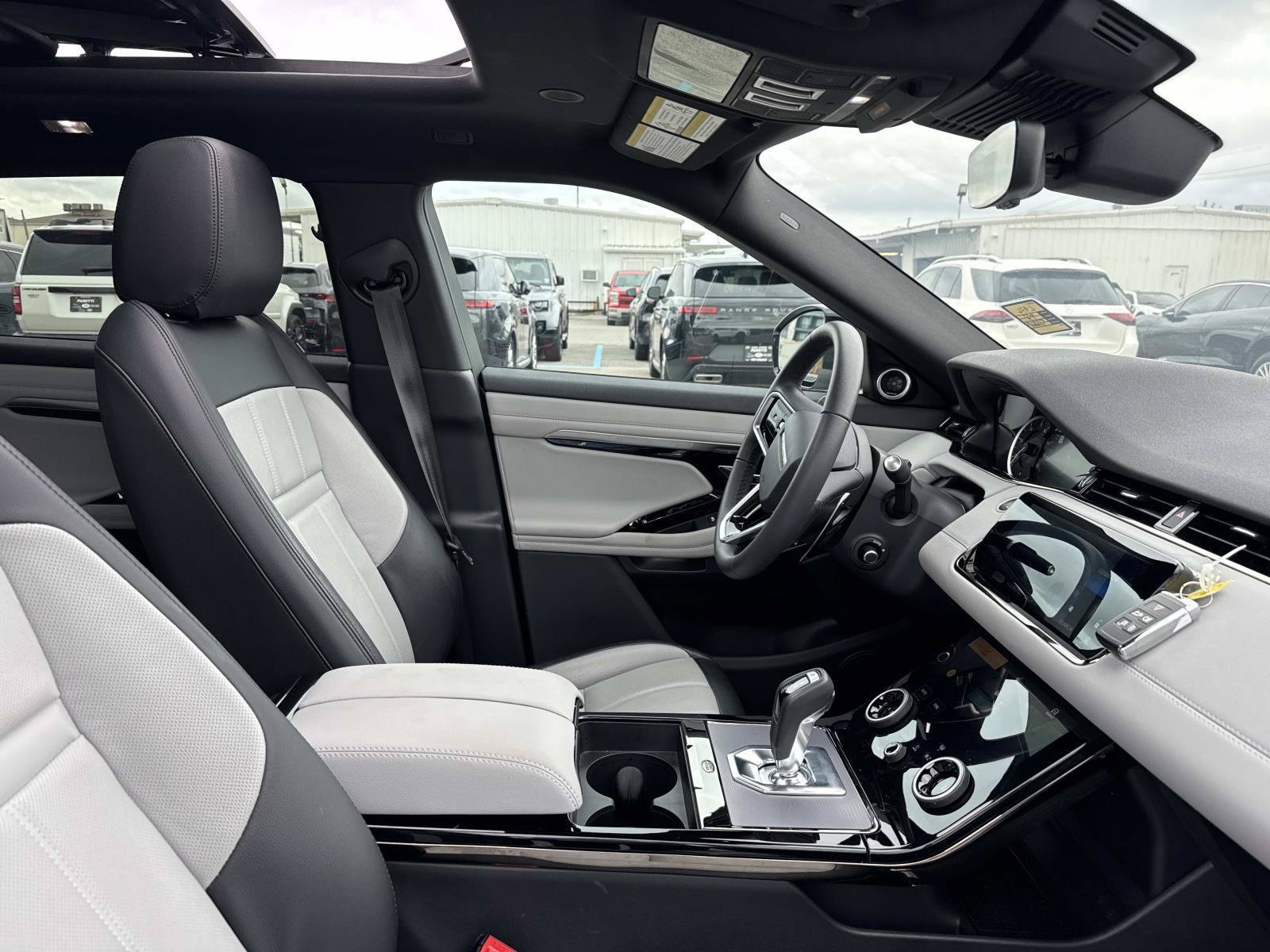 Used 2023 Land Rover Range Rover Evoque R-Dynamic SE AWD/4WD image 11