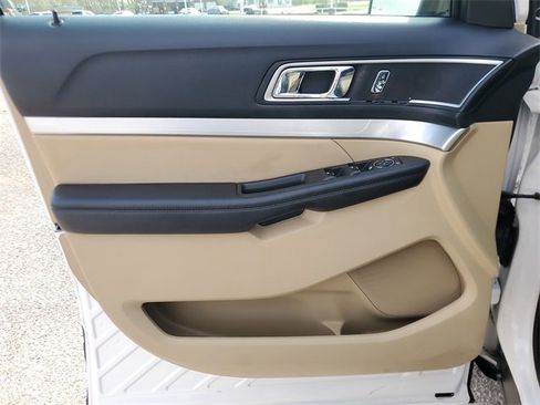 Used 2017 Ford Explorer XLT w/ Equipment Group 202A image 18