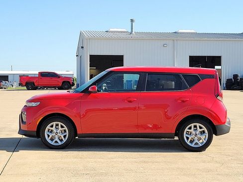 Used 2020 Kia Soul S image 3