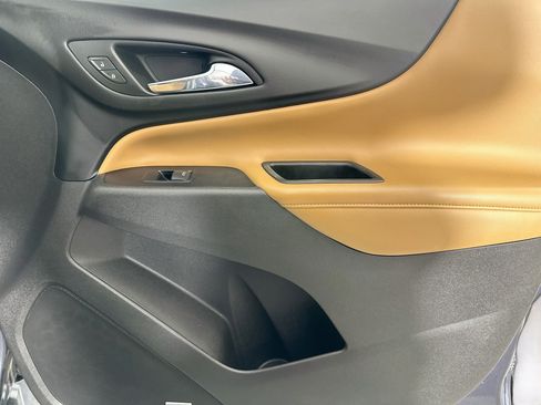Used 2018 Chevrolet Equinox Premier w/ Infotainment II Package AWD/4WD image 33