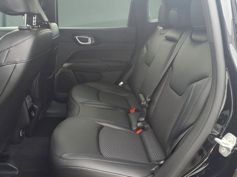 New 2026 Jeep Compass Latitude image 19