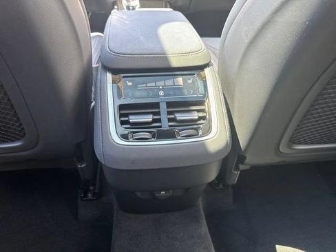 Certified 2025 Volvo XC90 B6 Plus AWD/4WD image 17