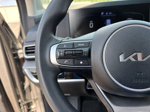 Used 2023 Kia Sportage LX AWD/4WD image 16