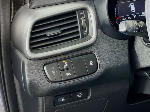 Used 2020 Kia Sorento EX image 14