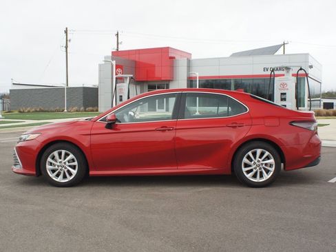 Used 2024 Toyota Camry LE image 11