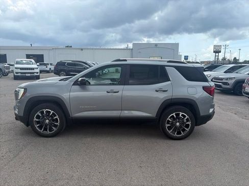 Used 2025 GMC Terrain Elevation w/ Elevation Premium Package AWD/4WD image 3