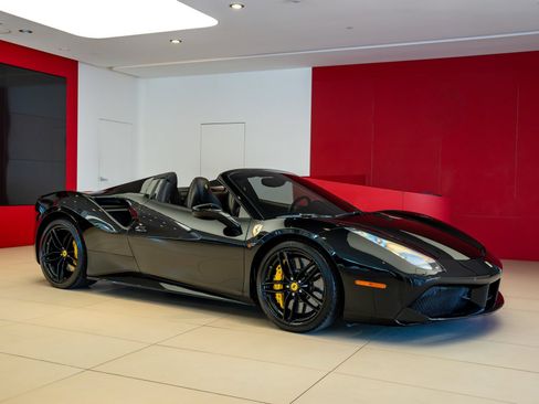 Used 2018 Ferrari 488 Spider RWD image 1