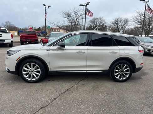 Used 2022 Lincoln Corsair AWD w/ Premium Package image 4
