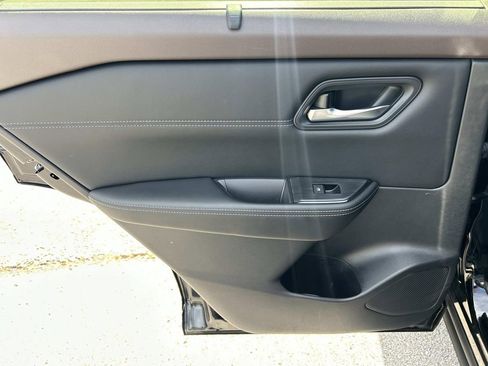 Certified 2023 Nissan Rogue SV w/ SV Premium B Package FWD image 23
