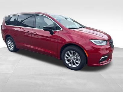 New 2025 Chrysler Pacifica Select