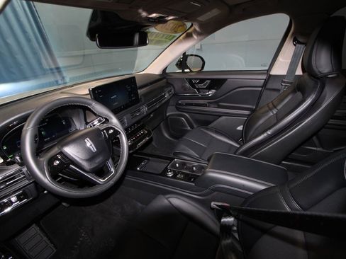 Used 2026 Lincoln Corsair Grand Touring image 2