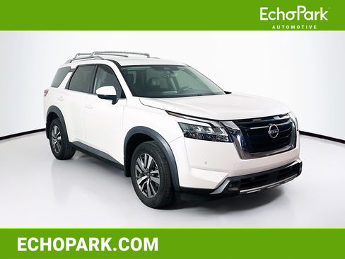 Used 2023 Nissan Pathfinder SL FWD image 1