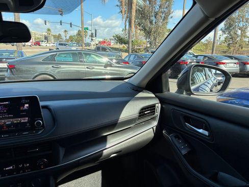 Used 2025 Nissan Rogue SV image 37