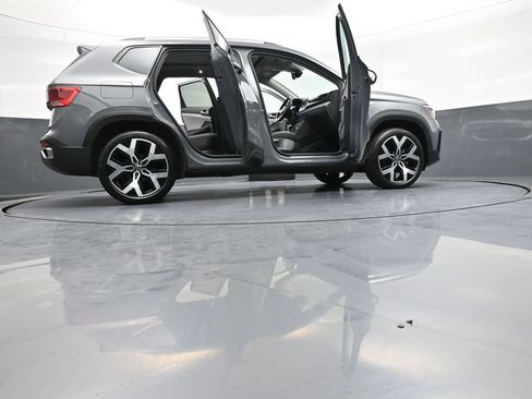 Used 2023 Volkswagen Taos SEL AWD/4WD image 48