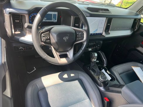 Used 2023 Ford Bronco Outer Banks AWD/4WD image 13