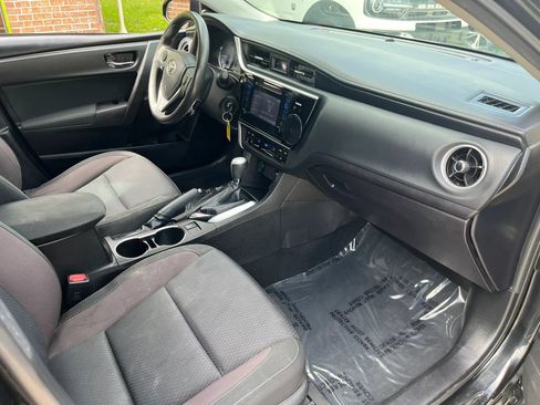 Used 2017 Toyota Corolla LE FWD image 29