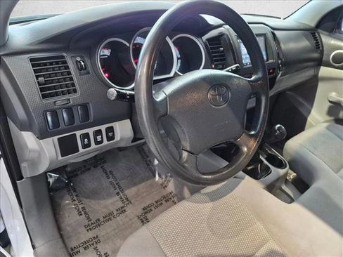 Used 2011 Toyota Tacoma 4x4 Regular Cab image 10