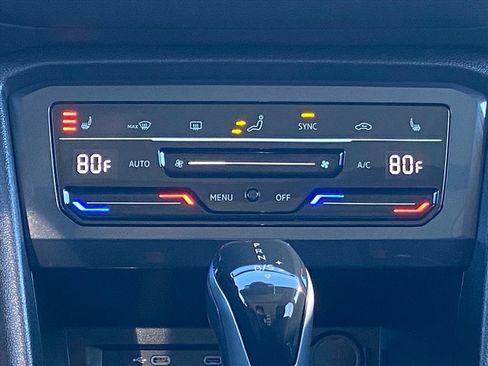 Certified 2022 Volkswagen Tiguan SE image 8