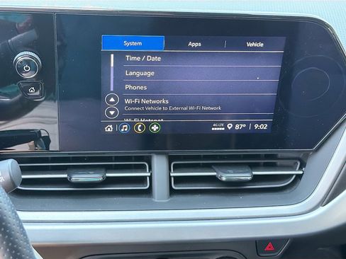Used 2025 Chevrolet Trax RS w/ Driver Confidence Package FWD image 27