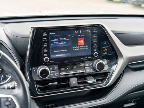 Used 2022 Toyota Highlander XLE AWD/4WD image 20