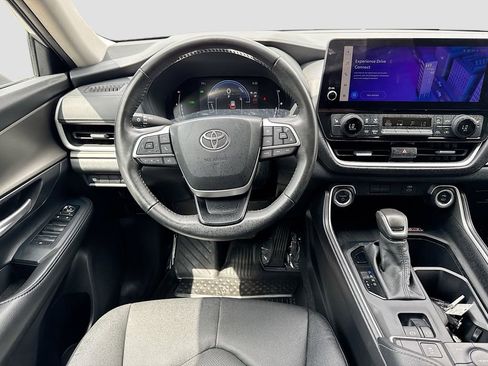 Used 2024 Toyota Grand Highlander XLE FWD image 21