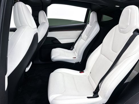 Used 2022 Tesla Model X image 41
