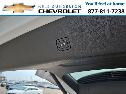 Used 2023 Chevrolet Traverse Premier image 14