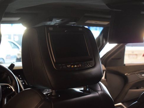 Used 2019 Cadillac Escalade ESV Platinum AWD/4WD image 18