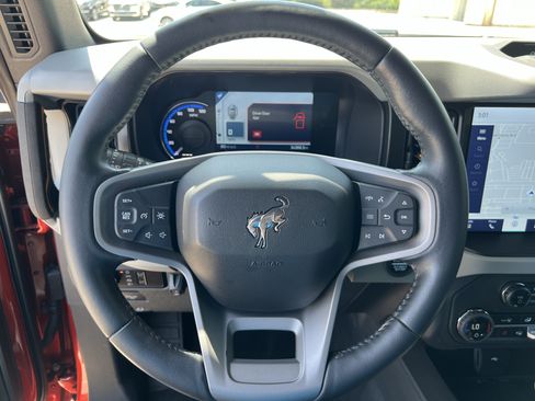 Used 2023 Ford Bronco Badlands AWD/4WD image 18