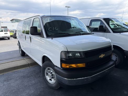 New 2026 Chevrolet Express 3500 Extended RWD image 2