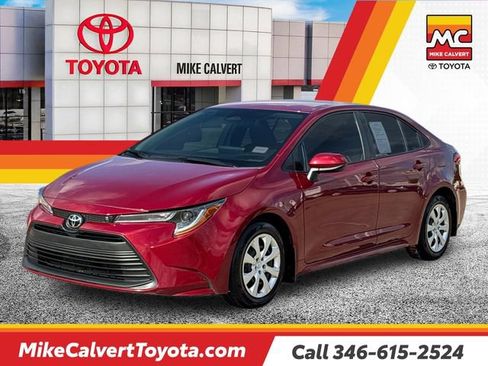 Certified 2025 Toyota Corolla LE FWD image 1