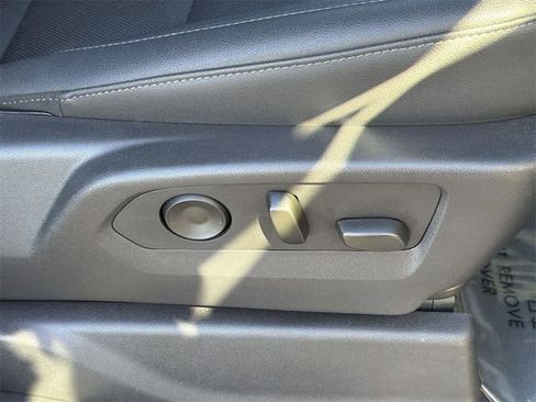 Used 2025 GMC Sierra 1500 SLT image 41