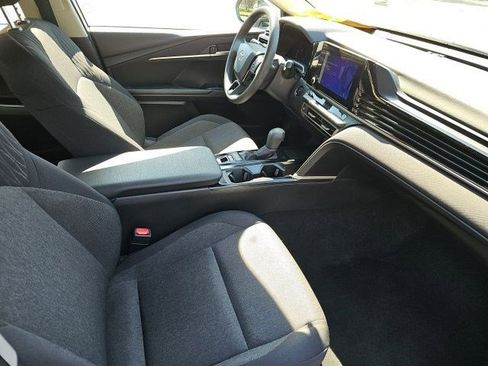 Used 2025 Toyota Camry LE image 11