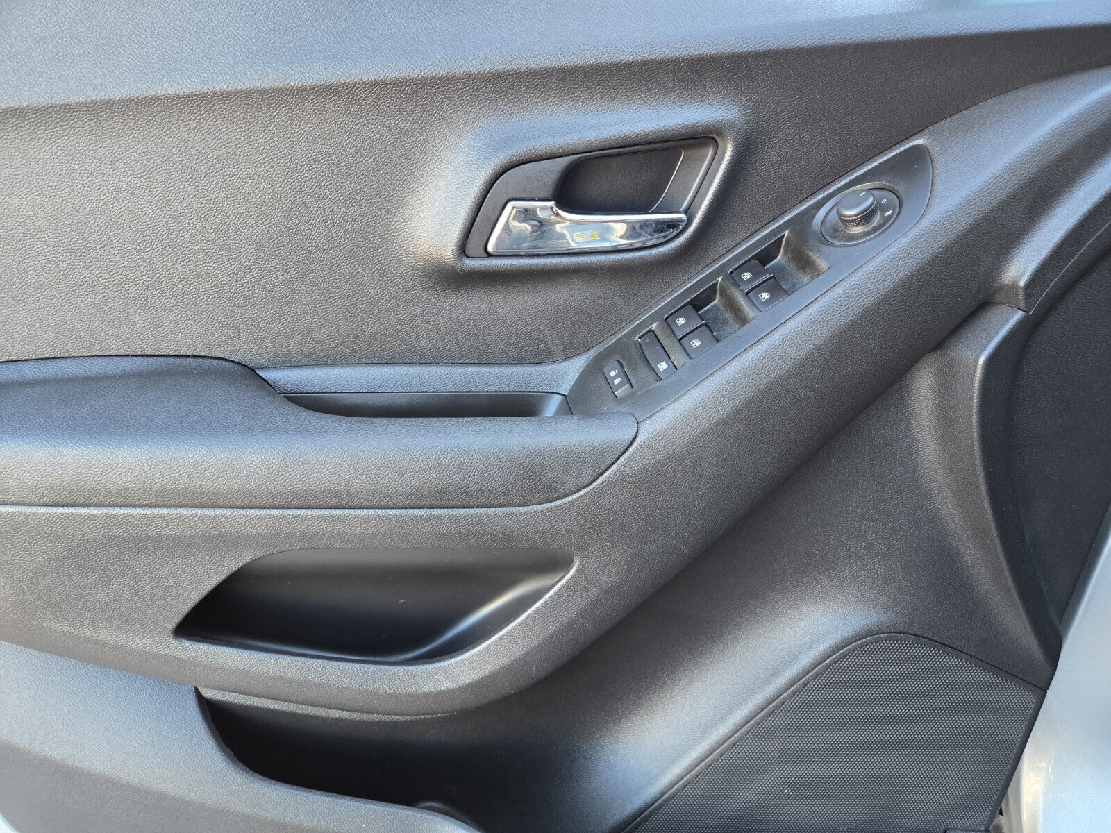 Used 2020 Chevrolet Trax LS FWD image 14