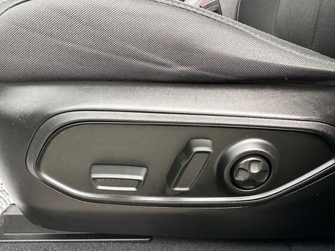 Used 2024 Jeep Grand Cherokee Laredo X image 21