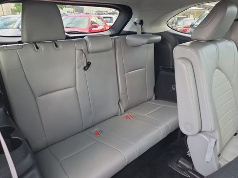 Used 2022 Toyota Highlander XLE FWD image 18